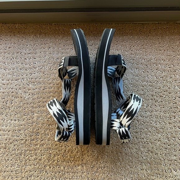 EUC Teva Midform Universal Sandal - Picture 4 of 7